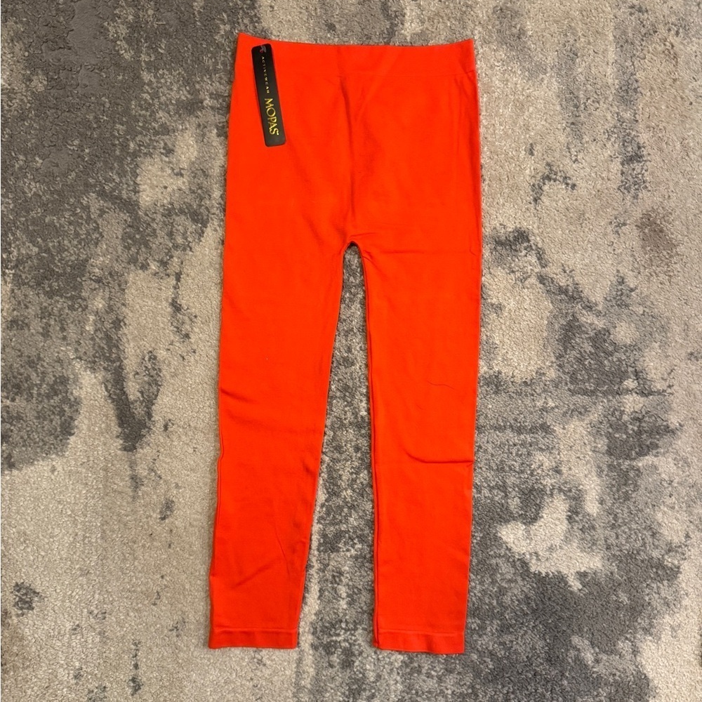 Women’s NWT Orange MOPAS Capris Leggings